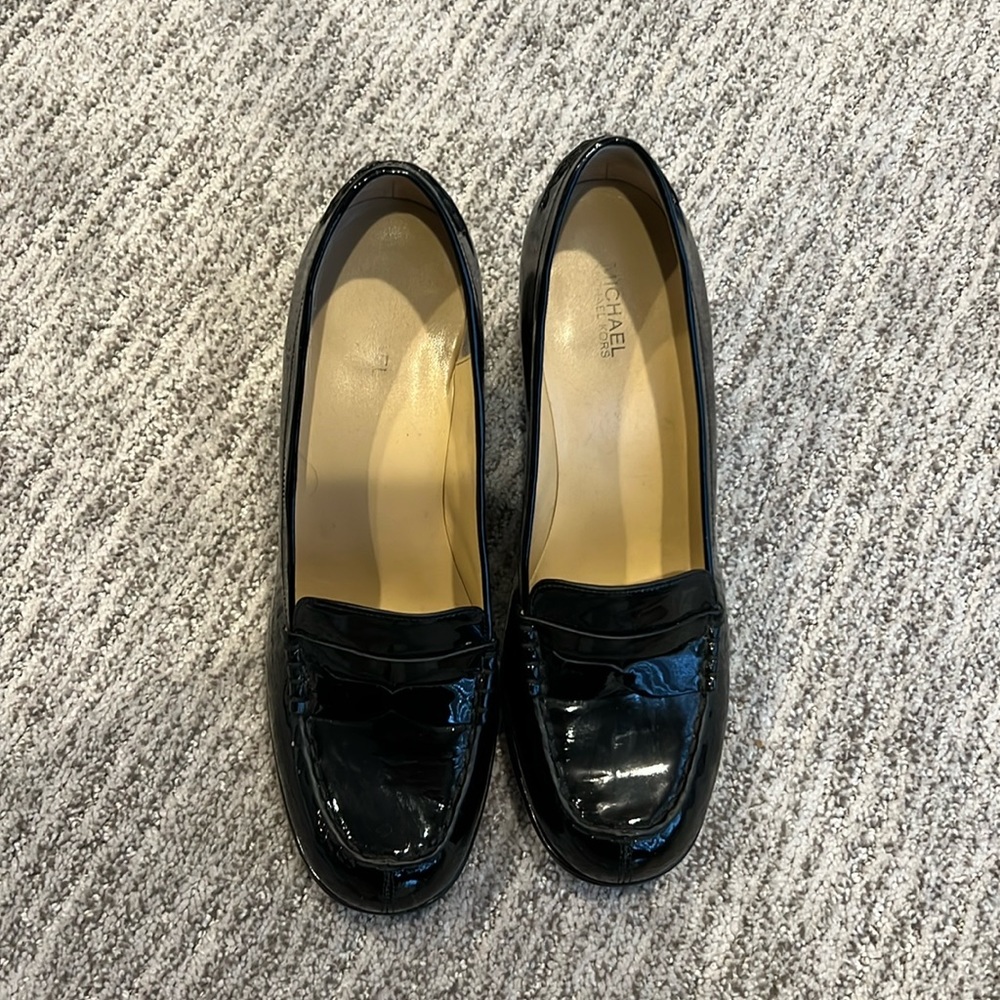 Black patent heel